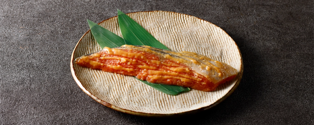 魚久の銀鮭京粕漬、調理前の切り身。銀鮭単品のページへ