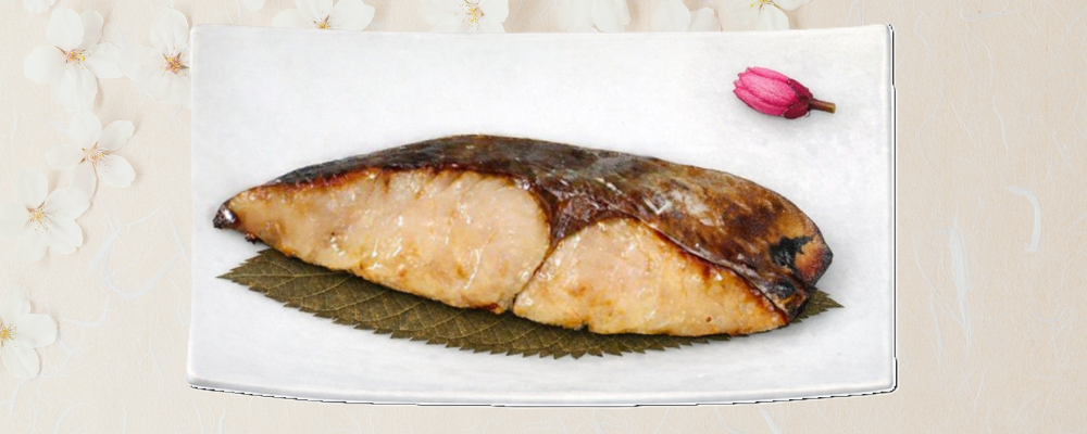 魚久の本さわら酒粕白味噌桜葉漬、調理前の切り身。本さわら酒粕白味噌桜葉漬ページへ