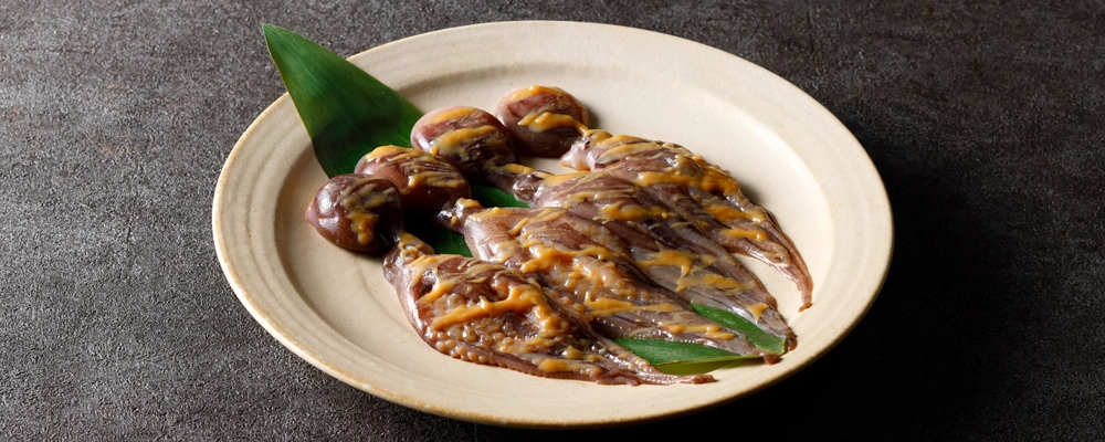 魚久のいいだこ粕漬、調理前の切り身。いいだこの商品ページへ