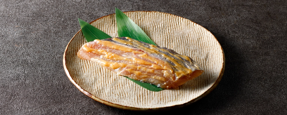魚久のみなみかごかます京粕漬、調理前の切り身。みなみかごかます京粕漬のページへ